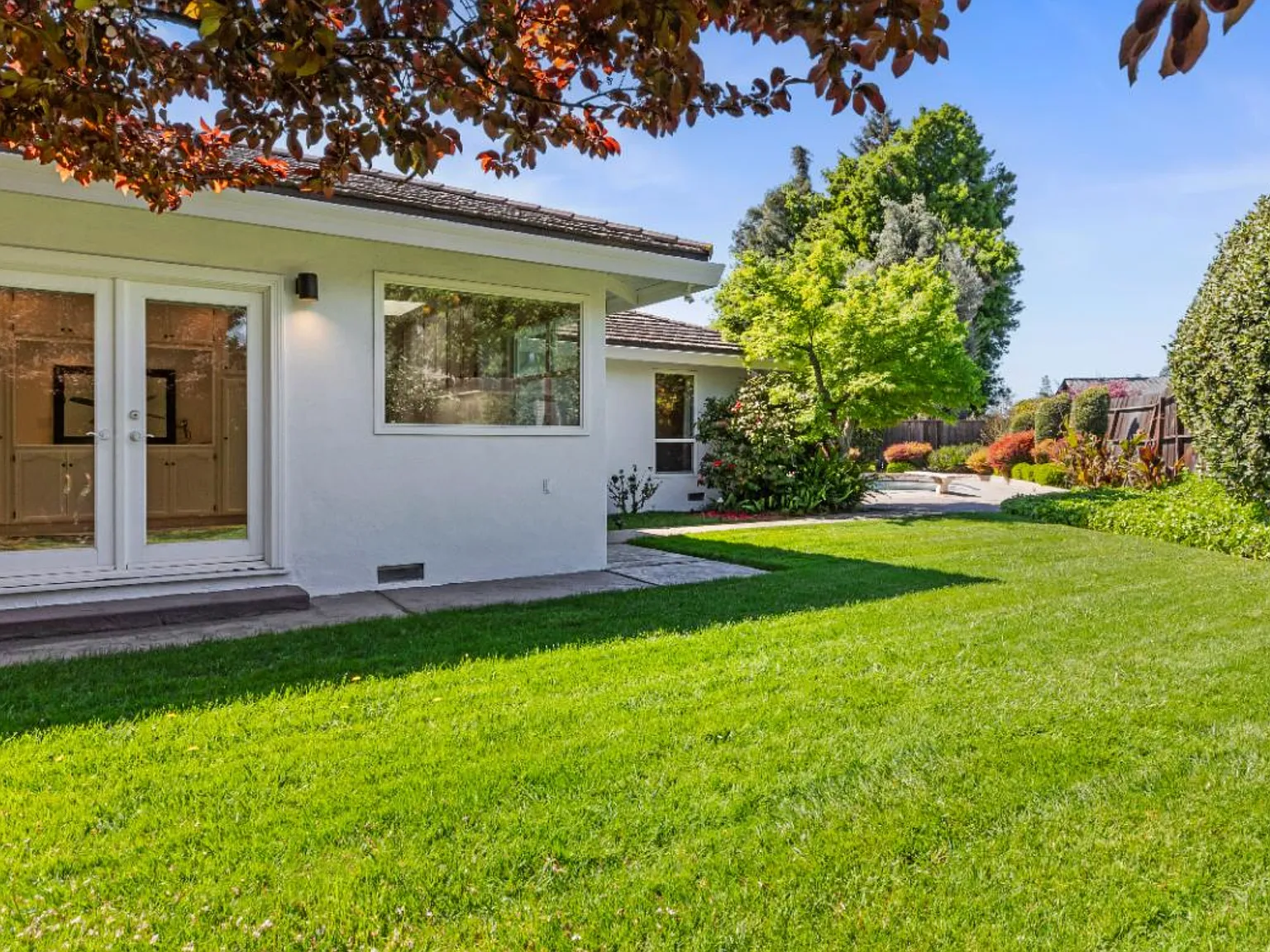 3 bed, 2960 sqft, $3,250 — Photo 3