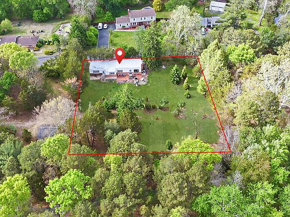 3rd image of 563 Reed Road