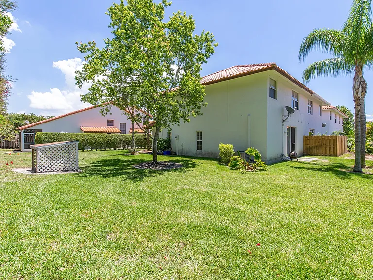 13513 Fountain View Blvd — Photo 2