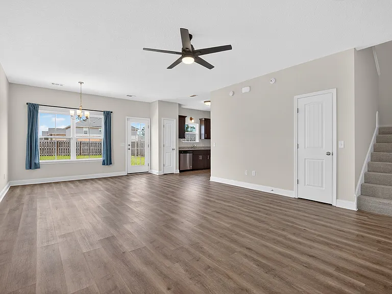 100 Centennial Ct — Photo 17