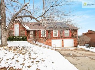 5352 W 102nd St, Overland Park, KS 66207