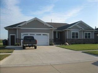 5026 William Dr, Waterloo, IA 50701