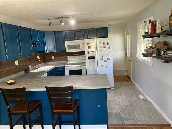 3rd image of 19 Arnold Ave