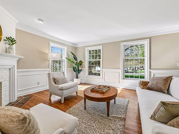 5th image of 19515 Waterford Pl