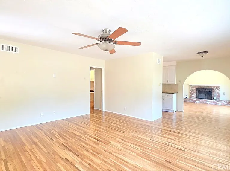 182 E Green St — Photo 9