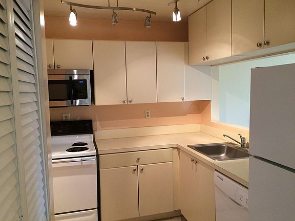 4th image of 10431 N Kendall Dr APT D112