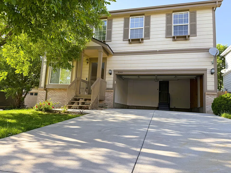 20401 E Chenango Pl