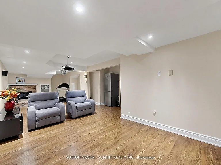 3485 Cawthra Rd — Photo 37