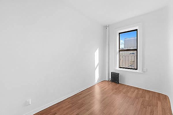 2nd image of 619 E 5th St #25