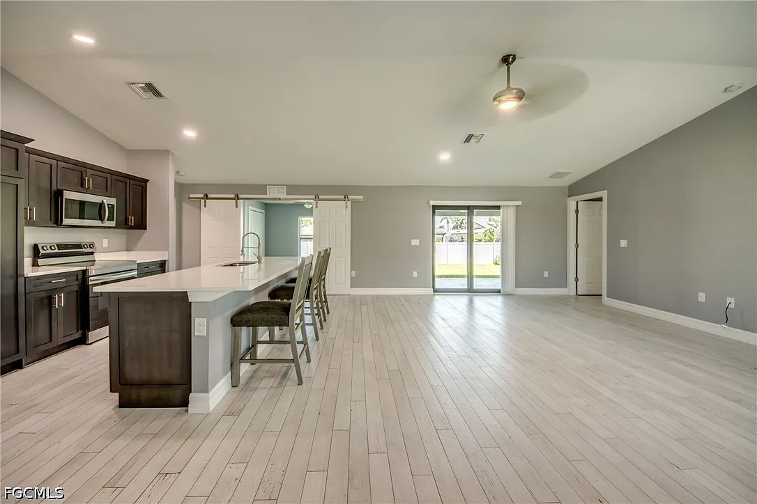 3 bed, 2.0 bath, 1666 sqft, $2,750 — Photo 2