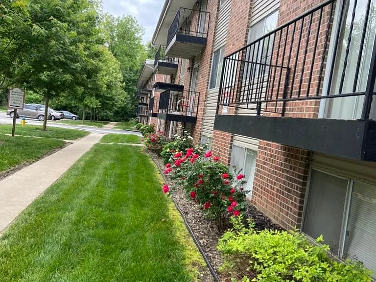Dellwood Apartments — Photo 1