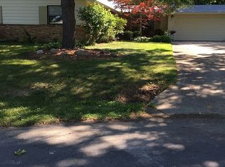 27 Willow Ct, Champaign, IL 61822