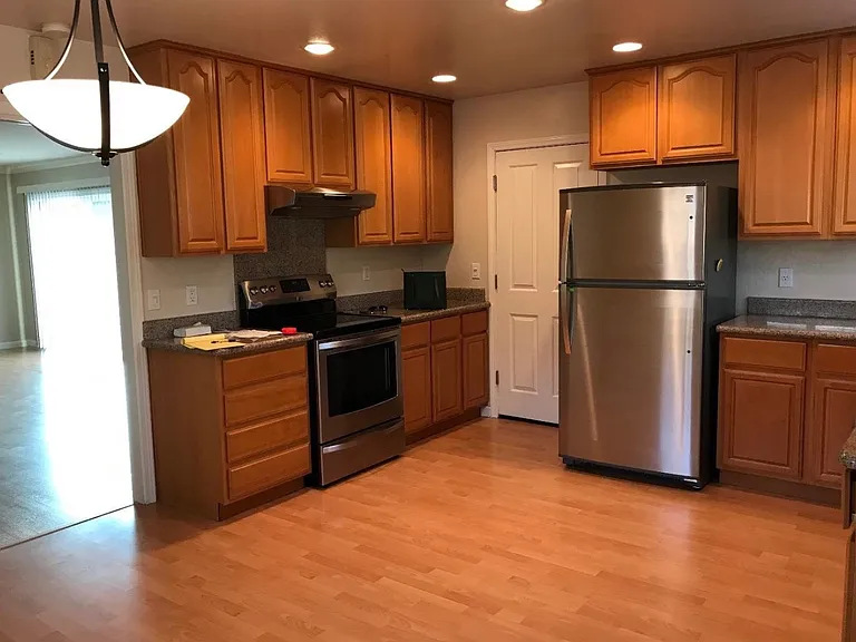 145 Potomac Dr — Photo 4