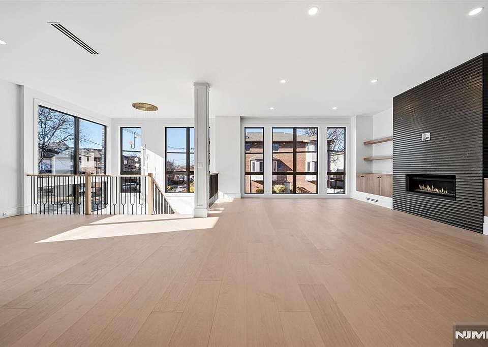 1st image of 117 Henry St #A