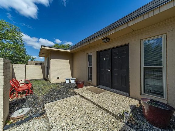 4th image of 30 Cobblestone Ln