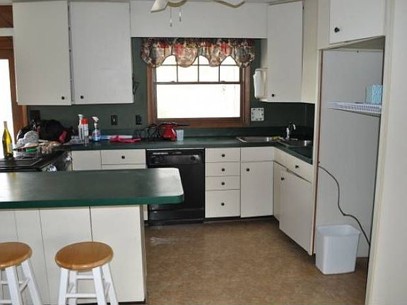 3rd image of 5904 Sellger Dr