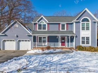 4 Golden Corner Way, Randolph, NJ 07869