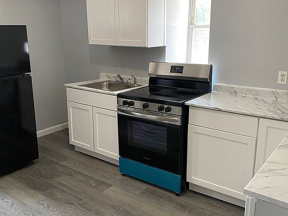 2nd image of 208 Taylor St