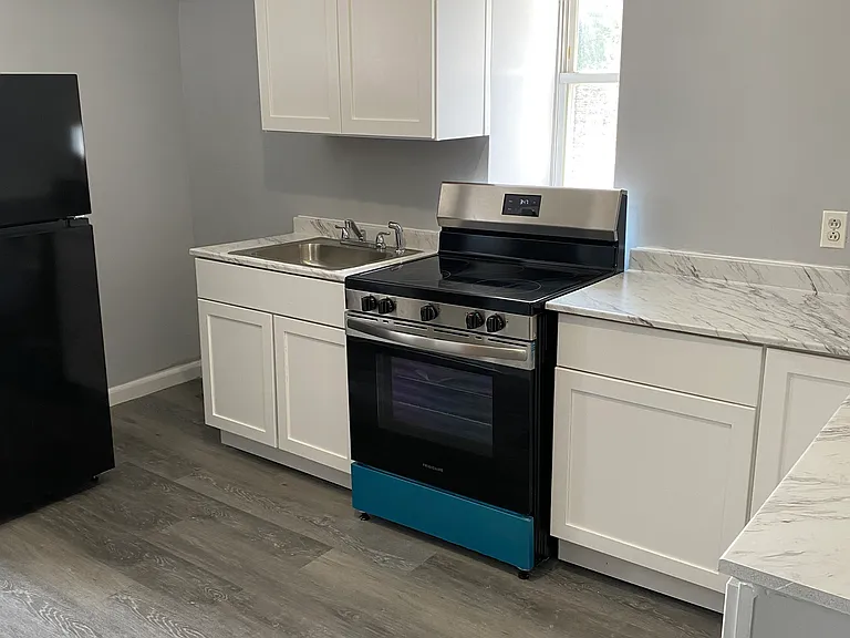 208 Taylor St — Photo 2