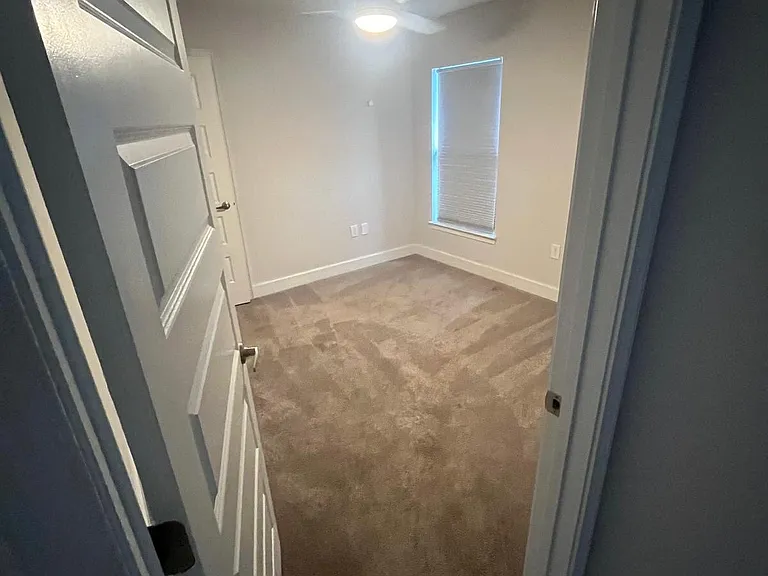 216 Heritage Park Ln — Photo 12