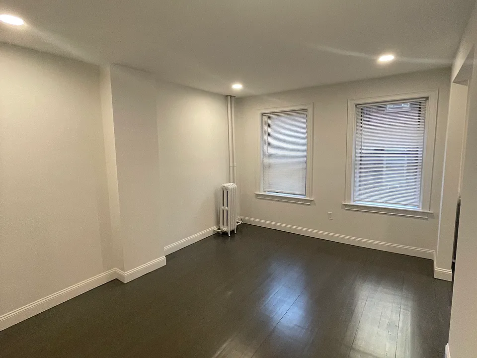 31 Temple St #2R