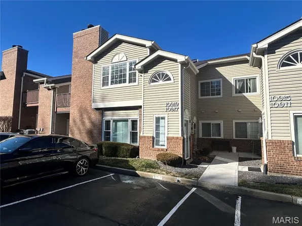 10919 Vauxhall Dr, Saint Louis, MO 63146