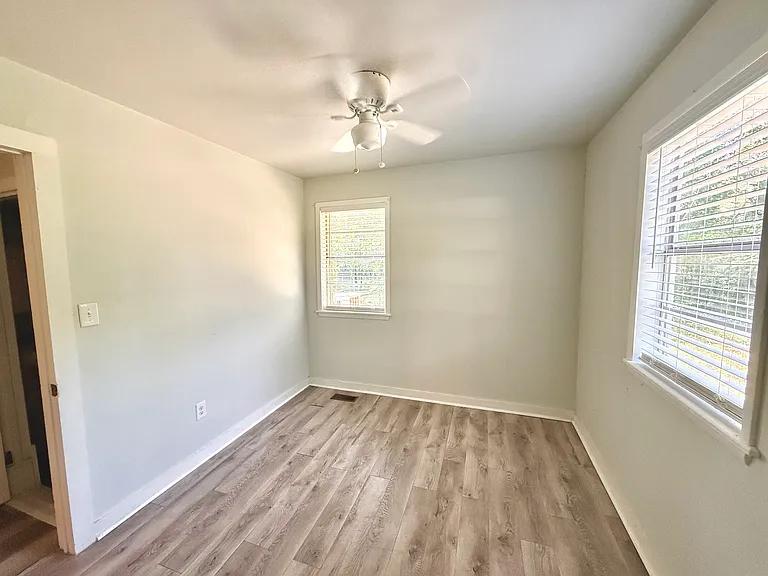 961 W Boone St — Photo 11