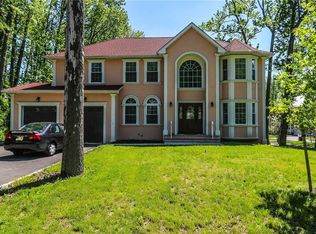 702 Denver Blvd, Edison, NJ 08820