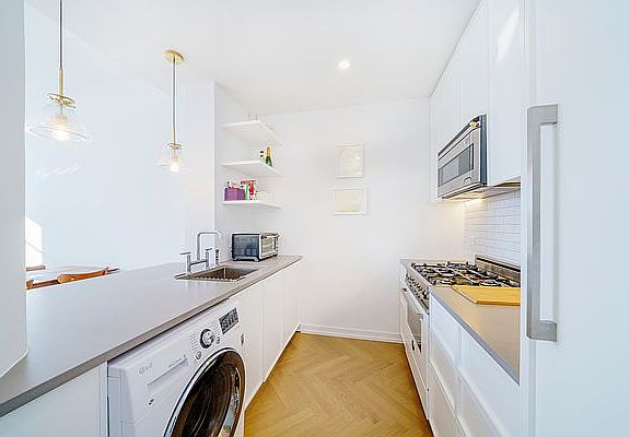 5th image of 184 Kent Ave APT B303