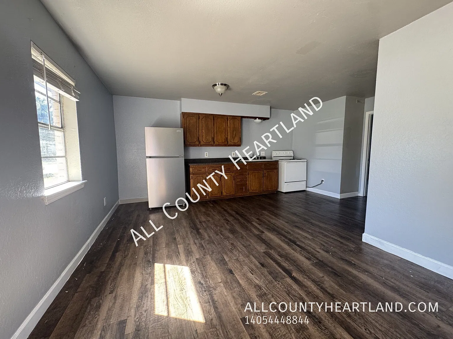 Charming 2-Bedroom Duplex in El Reno with FREE Laundry! — Photo 2