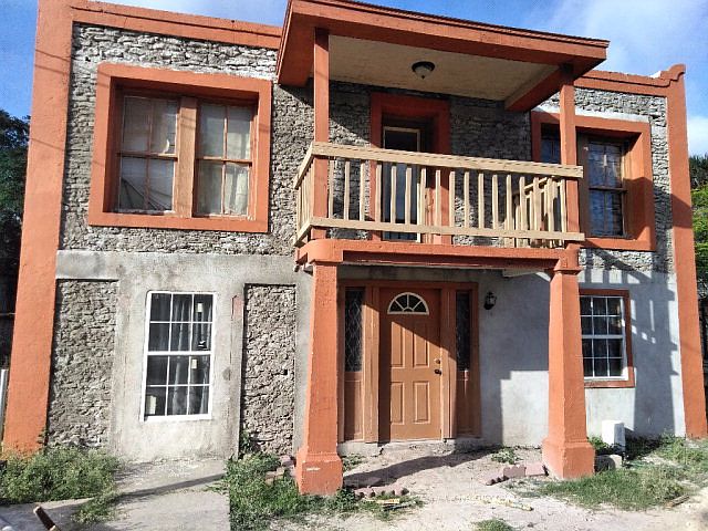 1st image of 412 S Mier St