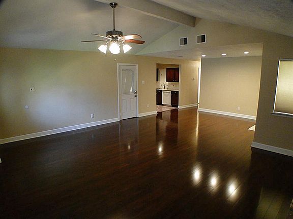 4th image of 923 Cascade Creek Dr