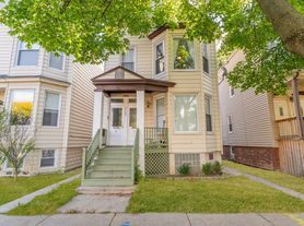 2703 N Ridgeway Ave, Chicago, IL