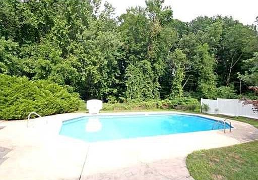 2nd image of 19 Cranford Dr