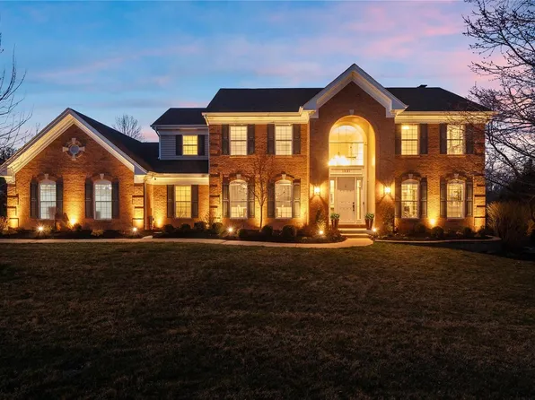 1631 Highland Valley Cir, Chesterfield, MO 63005