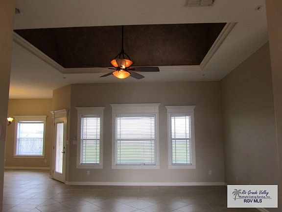2nd image of 702 Hawthorne Ln