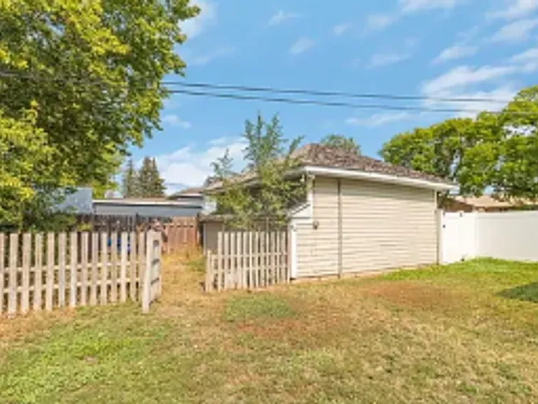 521 N Shilling Ave — Photo 3