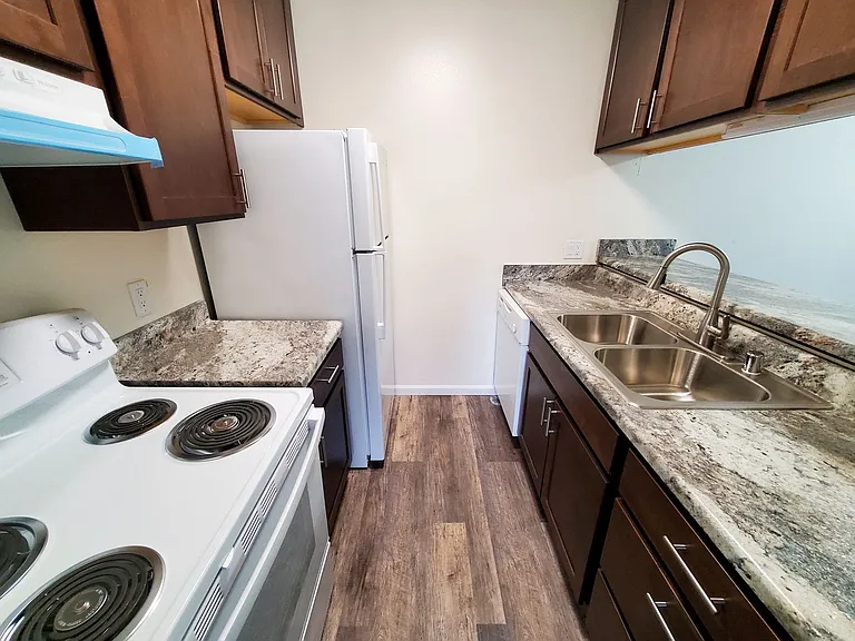 Belmar Apartments — Photo 17