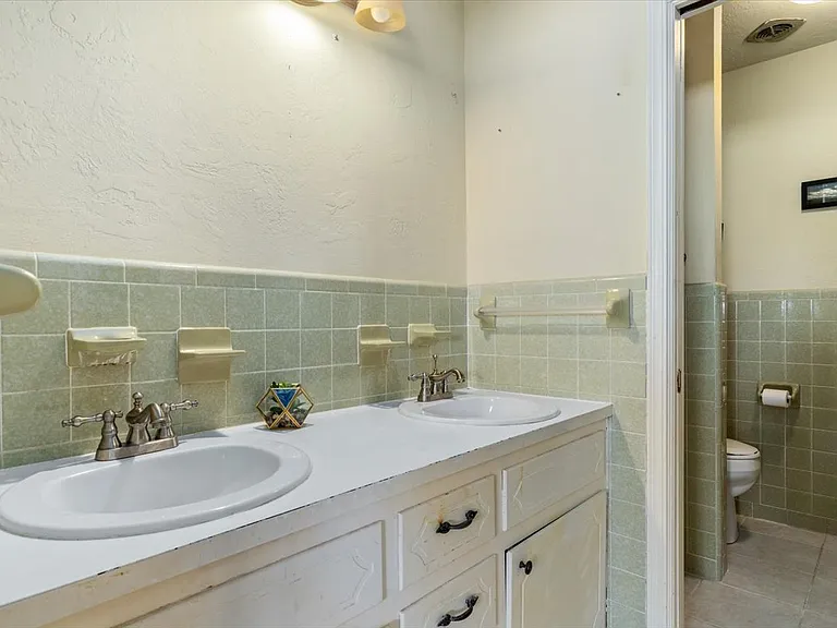 2905 NW Templeton Ter — Photo 17