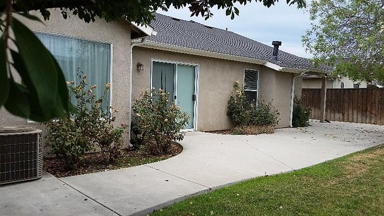 2nd image of 1089 W Saffron St