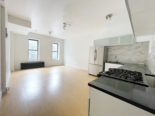 Rented by Pear NYC LLC | media 19