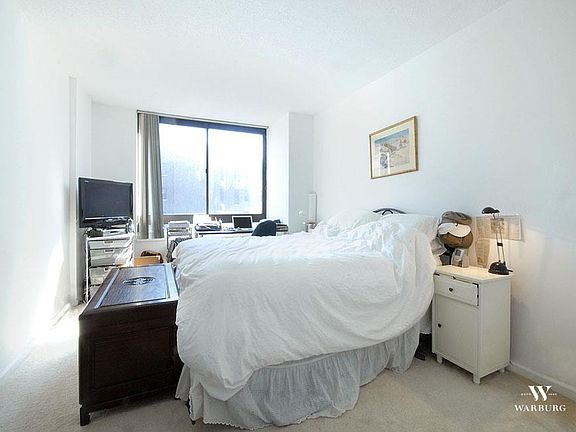 2nd image of 225 W 83rd St APT 4E