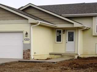 216 SE 44th Pkwy, Topeka, KS 66609