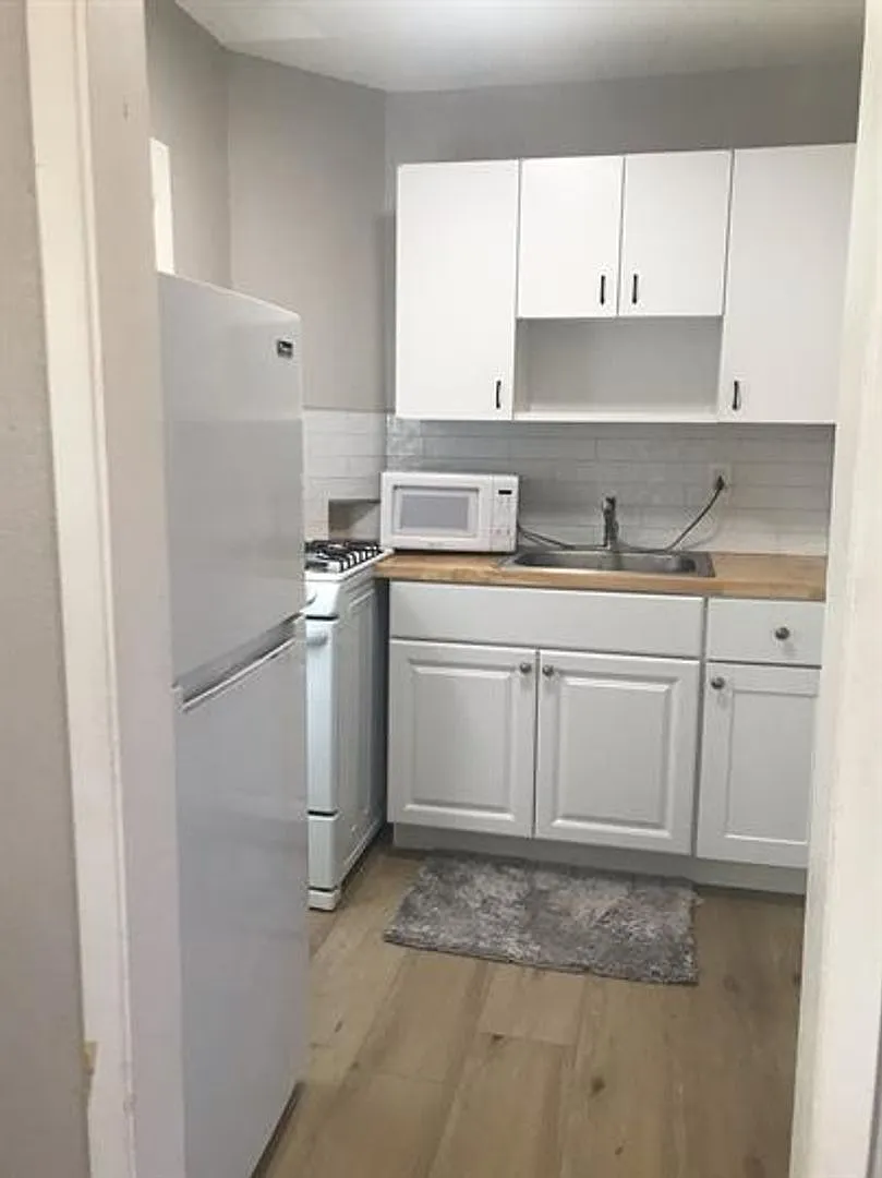 200 White St Barstow CA 92311 — Photo 2
