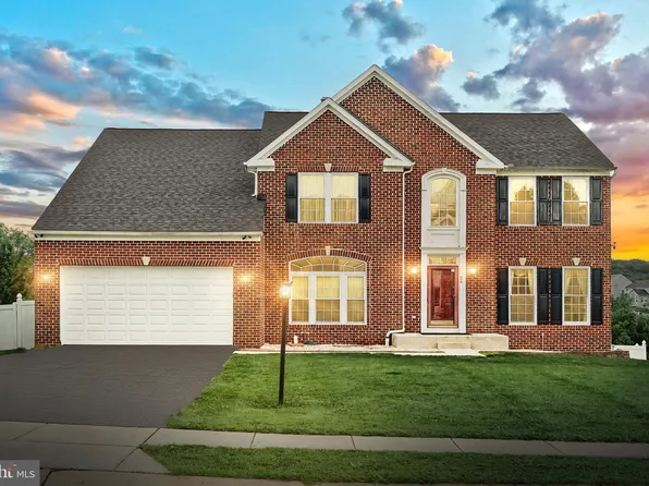 24 Louvain Dr, Hanover, PA 17331