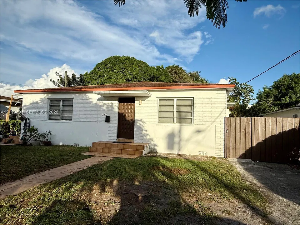 233 NW 45th Ave #STUDIO