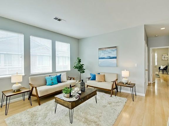 4th image of 53 Twinkle Ct