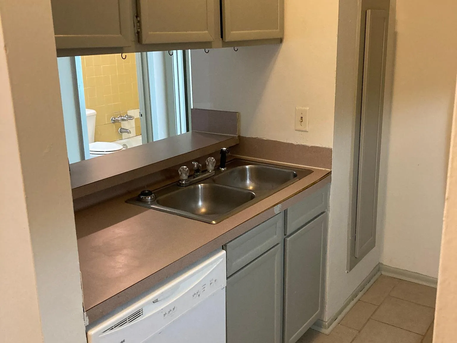 248 Steele Blvd — Photo 4