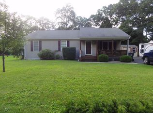 9 Belair Dr, Moosup, CT 06354