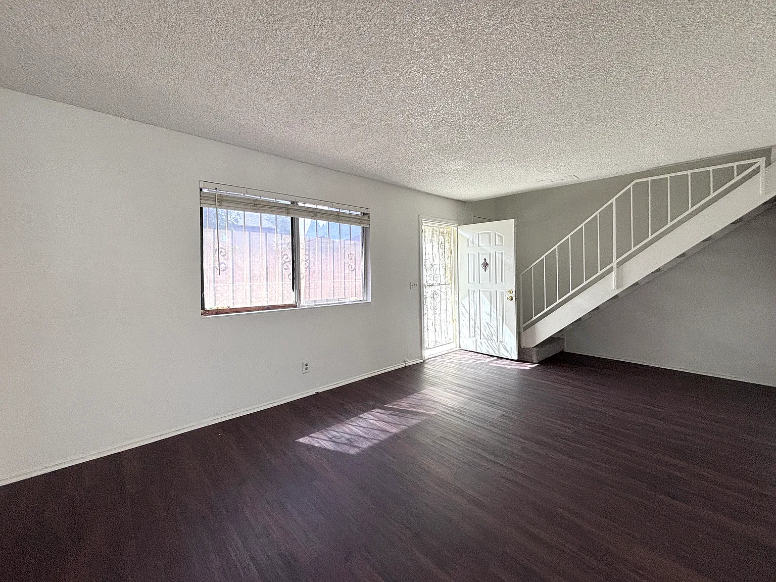 2 bed, 1.5 bath, 880 sqft, $1,350 — Photo 4